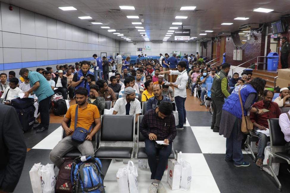 262 Bangladeshi nationals arrived safely in Dhaka after fleeting fighting in Sudan as part of a major repatriation effort by the Government of Bangladesh and IOM. Photo: IOM