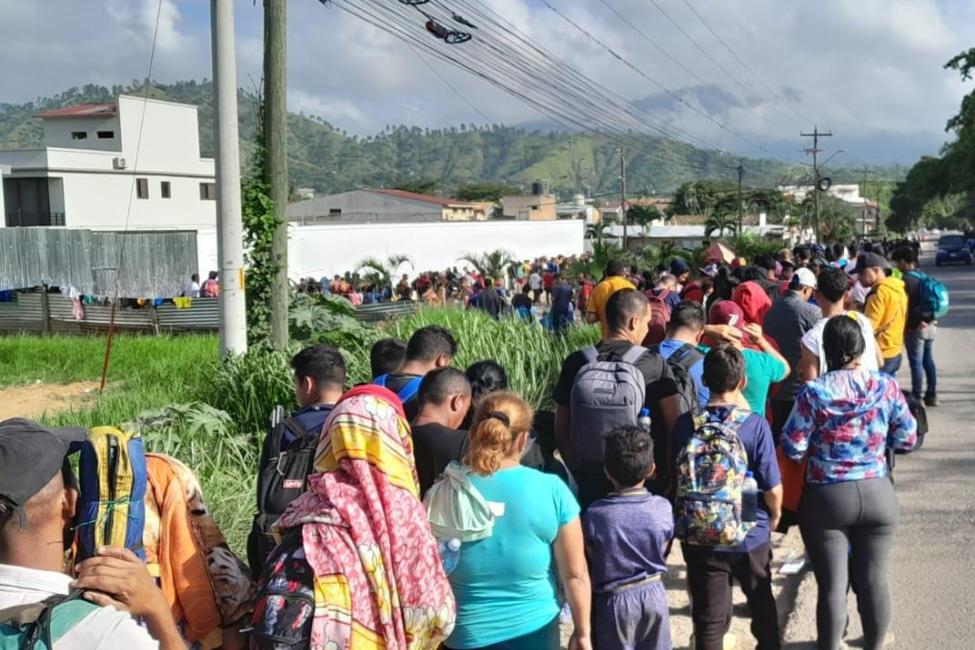 As in many border towns across Central America, thousands of migrants are crossing daily into Danli and Trojes, Honduras, Despite the efforts of transit nations, UN agencies, and humanitarian organizations, the capacity to offer life-saving aid is stretched thin. Photo: IOM Honduras / Erick Escoto.