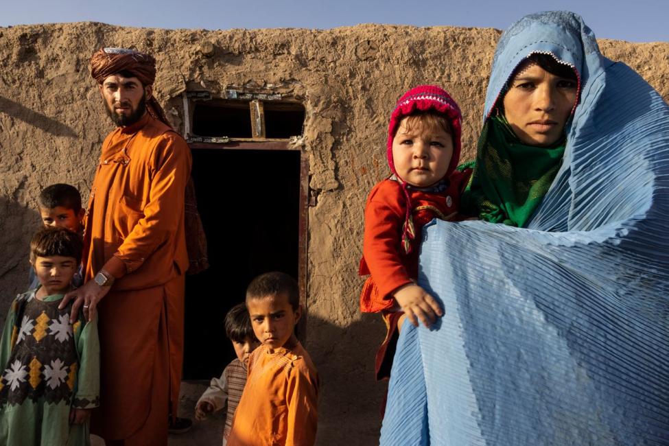 Afghanistan faces the risk of systemic collapse and a deepening humanitarian catastrophe. Displacement will continue unabated if the vulnerabilities of those most affected by the crisis are not addressed effectively. Photo: IOM 2021/Paula Bronstein