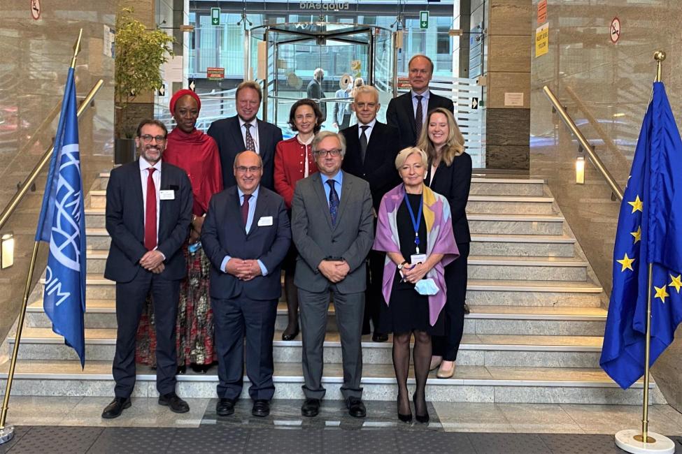 IOM Director General António Vitorino (front, 2nd left) and senior officials from IOM and the EU in Brussels to discuss cooperation on global migration. Photo: European Commission