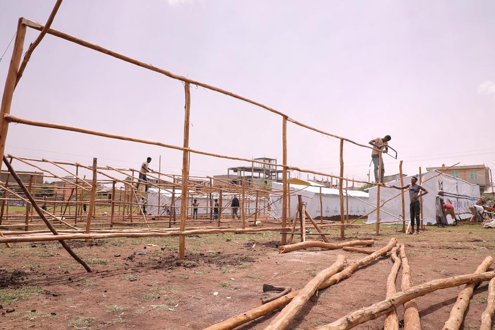Workers build new shelters for vulnerable people displaced in Northern Ethiopia. Photo: IOM/Kaye Viray