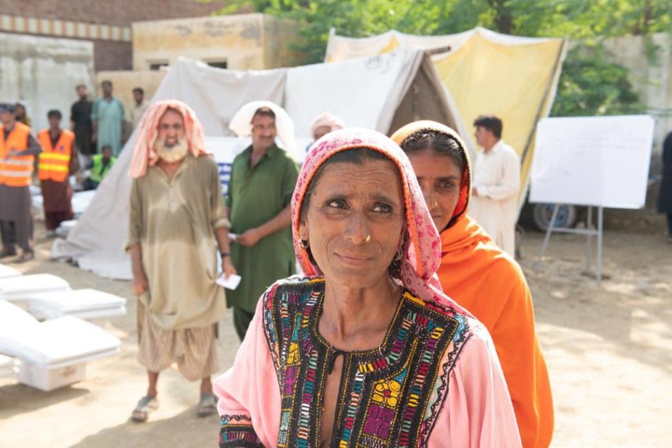 Hundreds of families displaced by devastating floods in Sindh province, Pakistan, received shelter kits from IOM and its partners today. Photo: IOM/2022  