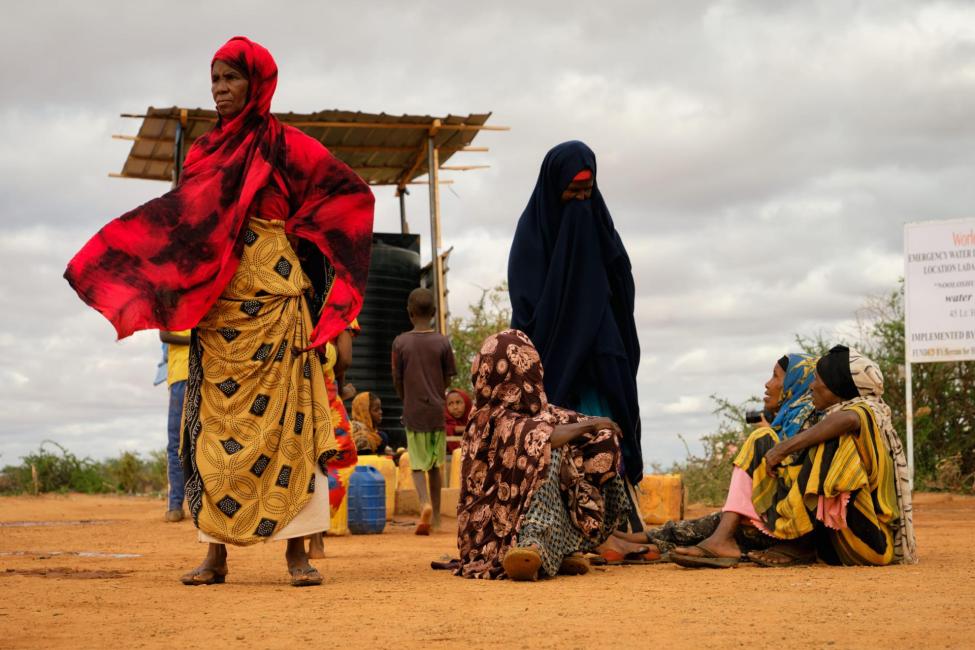 Women fetch water from a borehole in the displacement site of Ladan, near Dollow, a Somali city located on the border with Ethiopia. Photo: Claudia Rosel/IOM 2022