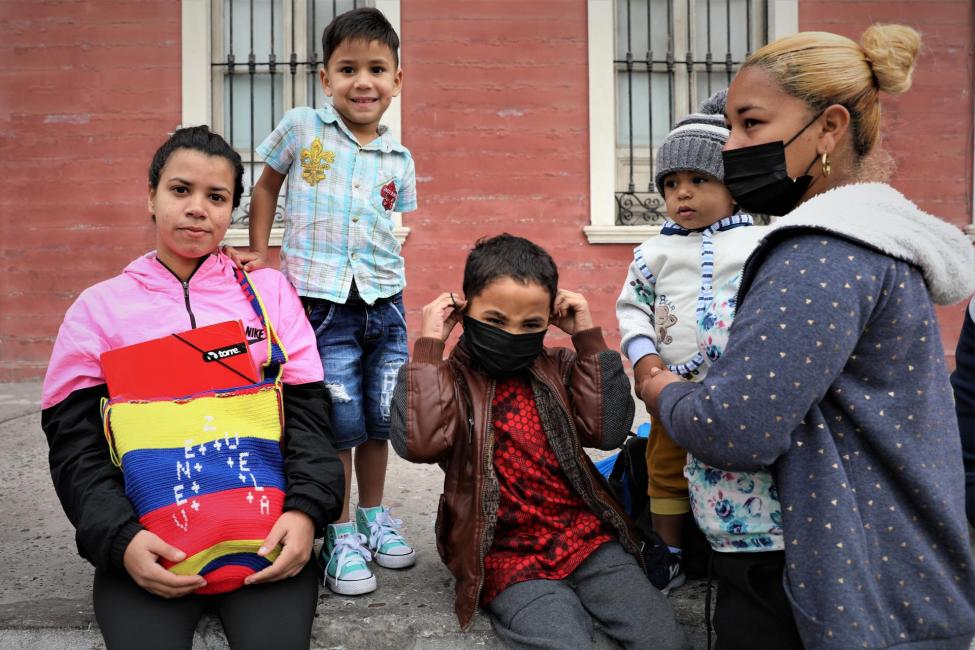 Venezuelan migrant mothers and children waiting for cash assistance vouchers in Iquique, Chile. Photo: IOM/Gema Cortes